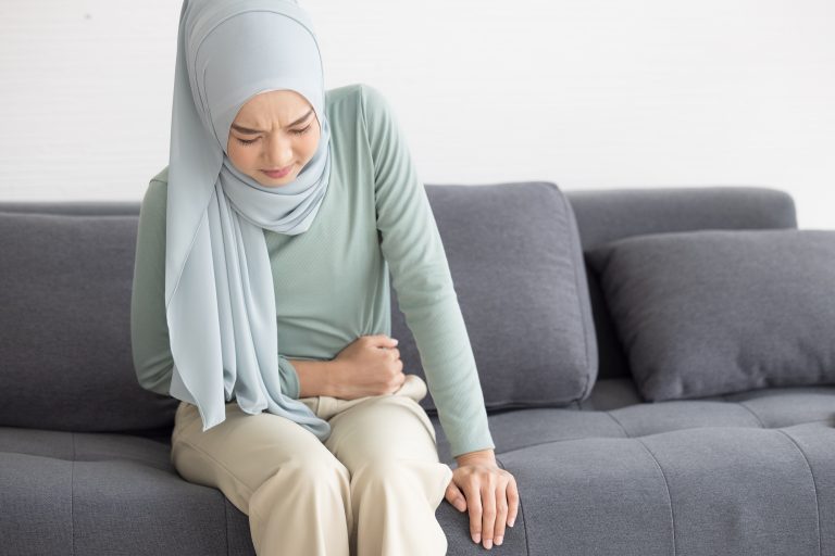 Senggugut Kuat & Period Tak Teratur: Normal Atau Petanda PCOS?